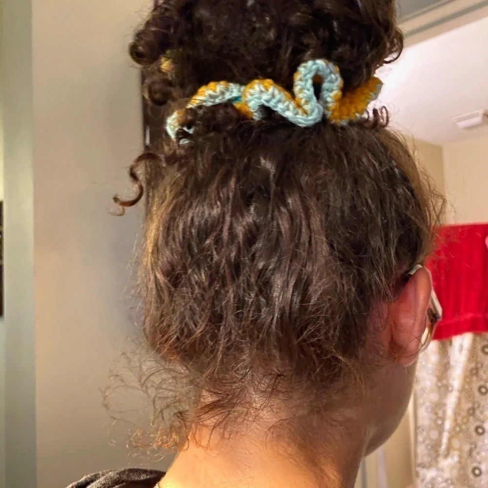 💋SUNSHINE SASSY SCRUNCHIE💋
